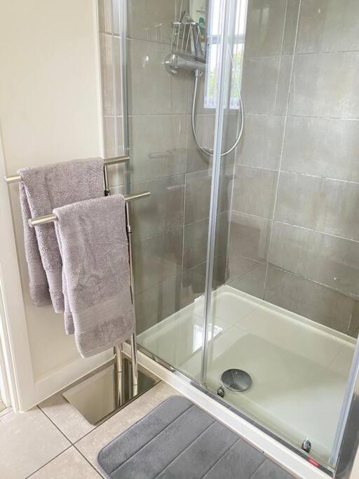 4-Room Detached Furnished Home With Parking Leicester Eksteriør billede